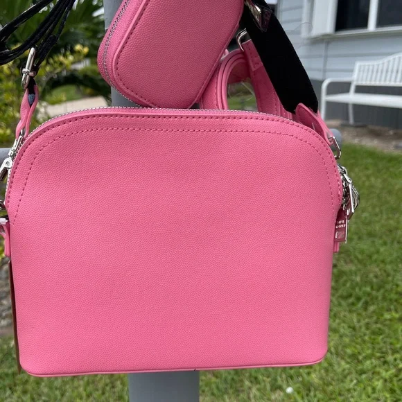 STEVE MADDEN BMAGEEE Crossbody Bag In Raspberry w/Air Pod Case - Picture 6 of 14